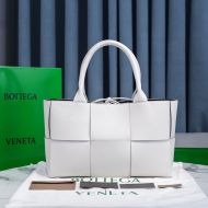 Bottega Veneta Medium Arco Tote Intreccio Lambskin White/Black